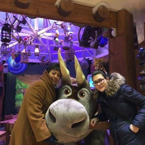 Meet your Posher, Claudia - Picture 1 of 1